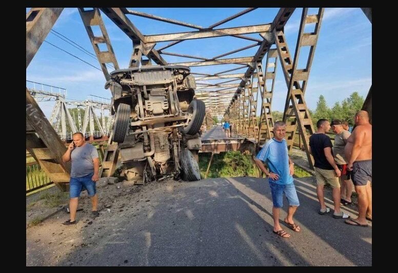 FRISS HÍR: Leszakadt híd Taracköz és Bedőháza között – több autó zuhant a mélybe! Megdöbbentő részletek és fotók
