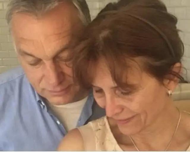 Lévai Anikó, Magyarország egyik legismertebb és legcsinosabb hölgyeként, megosztotta esküvői fotóját – így ragyogott menyasszonyként Orbán Viktor oldalán!