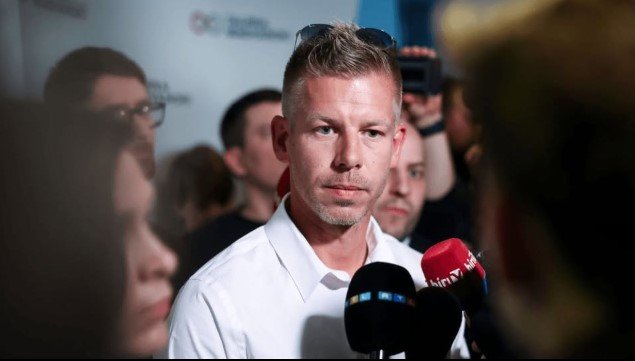 Videó terjed a neten: Magyar Péterről készült meglepő jelenet egy gazdával