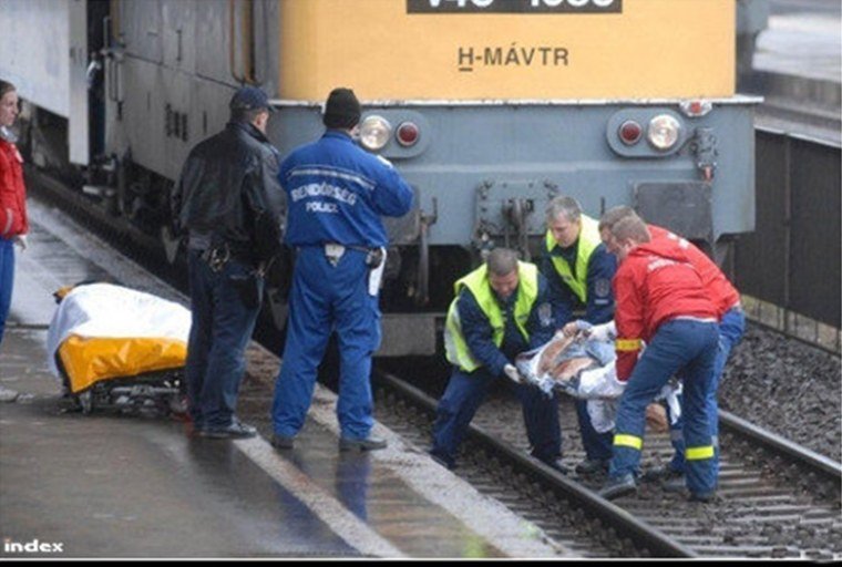 „1 PERCE ÉRKEZETT: Borzalmas vonatbaleset – gyerekeket gázolt halálra a vonat!”