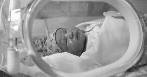 „PÁR PERCE ÉRKEZETT! Újszülöttet hagytak a kórház előtt – szörnyű állapotban találták”