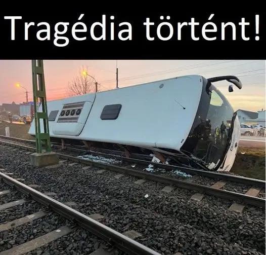 Időpont hangsúlyozása: „Ma délben… pár perce” → sürgősség, azonnaliság érzete.