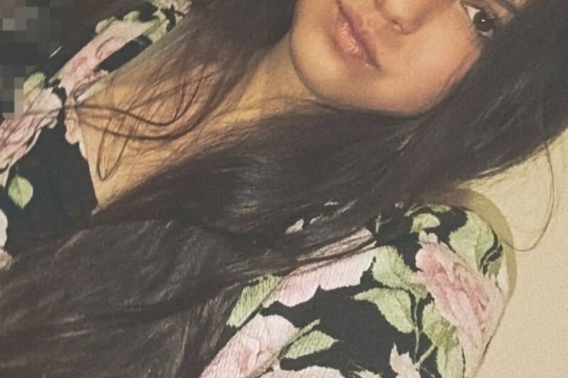 ❗❗ ELVESZTEK ISKOLA UTÁN — KÉRLEK OSSZÁTOK MEG ❗❗ Molnár Lara (13) és Barkóczi Amira Nelli (12) ma, iskola után tűntek el a Duna környékén. Ha láttad őket vagy tudsz valamit — KÉRLEK HÍVJ: [telefonszámod] vagy rendőrség: 112. Lányok — ha látjátok ezt, kérlek jelezzetek! Trollokat letiltok. Kérlek osszátok meg. 🙏