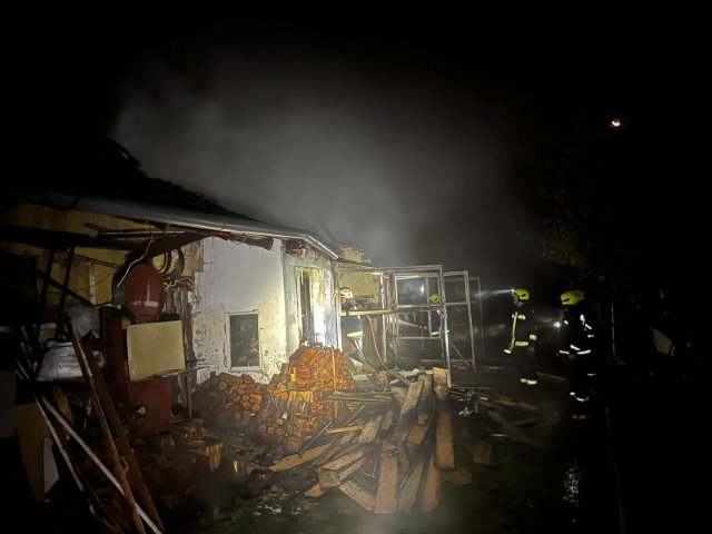 🔥 Tűz Drávaszentesen! Két autó és több motor semmisült meg a lángokban