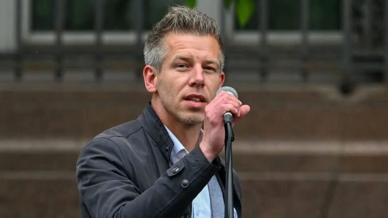 „Magyar Péter új bejelentése mindenkit meglepett! 🚌 Így szeretné eljuttatni a vidéki embereket az október 23-i nagy eseményére – részletek lent!”