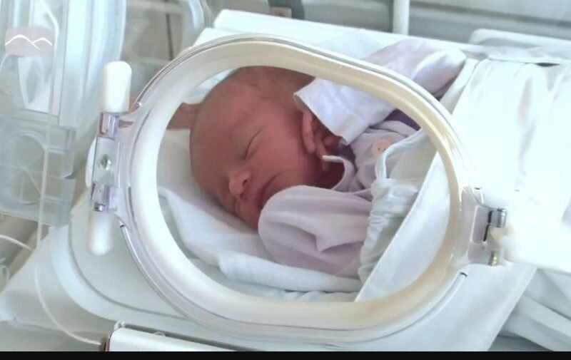 Most érkezett! Egy újszülött kislányt találtak a babamentő inkubátorban ma reggel – az eset mindenkit megdöbbentett Folytatás az első kommentben 👇👇👇