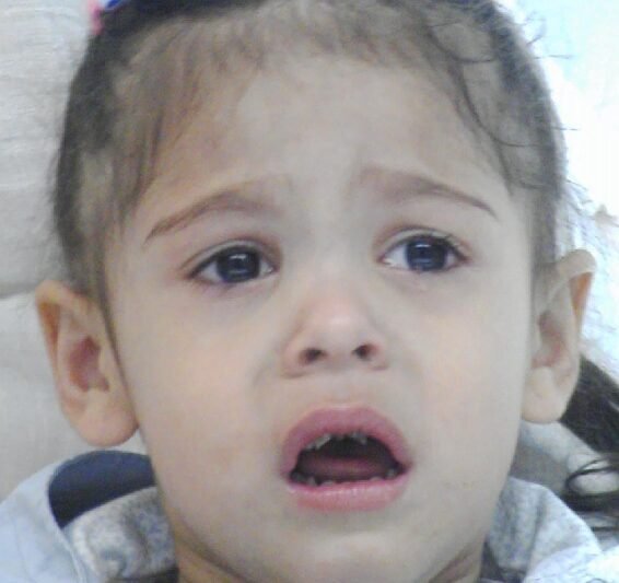 „Eltűnt a 3 éves Balogh Zejnep Alisa Budapestről: a kislány nyomtalanul tűnt el, a család kétségbeesetten keresi – kérünk, osszátok tovább, minden megosztás segíthet! A hivatalos körözési link a cikkben”