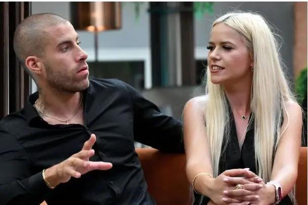 Magyar Péter üzenete, amitől felbolydult az ország! 💥🇺🇸 A washingtoni látogatás után Magyar Péter kemény szavakkal üzent Orbán Viktornak: „Ez nem a magyarok sikere.” A posztja percek alatt elterjedt, és sokan úgy érzik, hogy ez most egy új korszak kezdete lehet a magyar politikában. Mit üzenhetett valójában Magyar Péter ezzel a mondattal – és hogyan reagál majd erre a miniszterelnök? 👇𝐓𝐨𝐯𝐚́𝐛𝐛𝐢 𝐫𝐞́𝐬𝐳𝐥𝐞𝐭𝐞𝐤 𝐚 𝐡𝐨𝐳𝐳𝐚́𝐬𝐳𝐨𝐥𝐚́𝐬𝐨𝐤𝐛𝐚𝐧👇