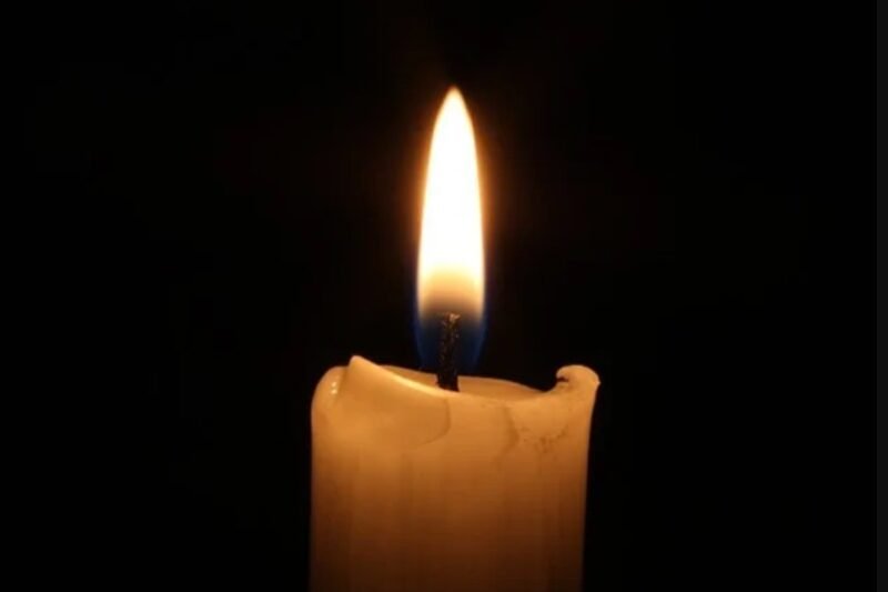 „Színpadon omlott össze az énekes – a közönség sokáig nem értette, mi történt, miközben otthon pár hetes kisbabája várta vissza. A tragédia részletei mindenkit megráznak…”