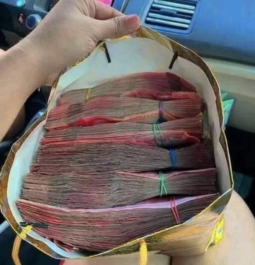 „Hat csillagjegy, akiknek anyagi bőséget és váratlan szerencsét hoz a NOVEMBER közepe – a részletekért nézd meg a cikket a hozzászólásoknál!”