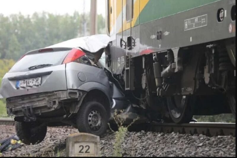 „Szörnyű baleset történt ma reggel: vonat ütközött, fiatal tanárnő és kislánya érintett – a drámai részletek a cikkben”