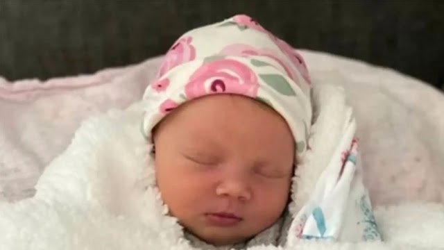 Szívszorító hír! Újszülött kislányt találtak a babamentő inkubátorban 😢🍼. Sajnos a részletek tragikus fordulatot is tartogatnak… Olvasd el a teljes történetet a cikkben 👇