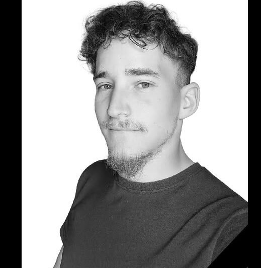 🖤 Mély megrendüléssel tudatjuk: Dölles László, iskolánk 10.A osztályos tanulója tragikus hirtelenséggel elhunyt 👉 Cikk a hozzászólásoknál