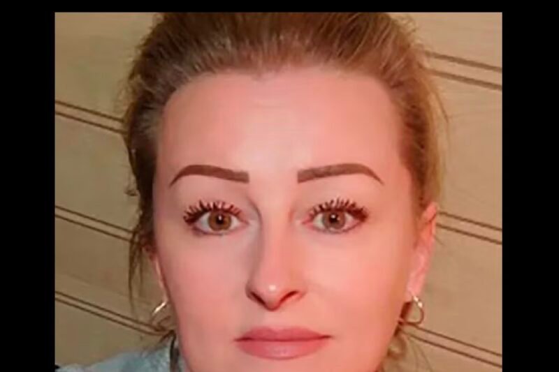 Óriási tragédia! 😢 Miután az anya elvette a telefonját, a fiatal lány rátámadt, és sajnos az anyát nem sikerült megmenteni 🖤. Mindenki döbbenten követi az eseményeket, részletek a cikkben 👇