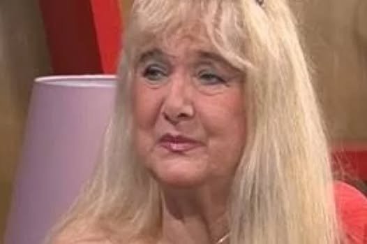 😲 Leesett a rajongók álla! Így néz ki Karda Bea teste 71 évesen 💃✨  👇 A teljes sztorit a kommenteknél olvashatod!