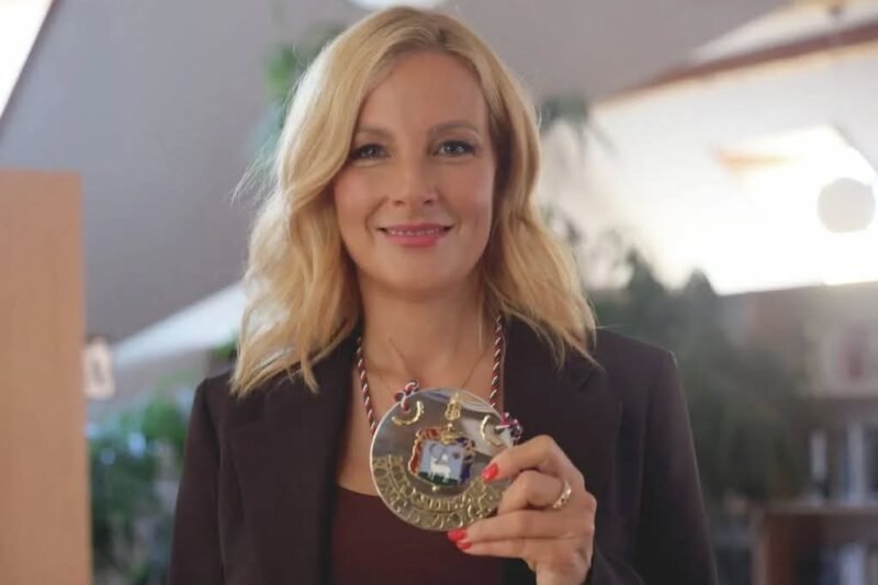 Egy nyugdíjas véleménye Várkonyi Andreáról, aki nemrég díszpolgár lett – a részletek a hozzászólásokban.