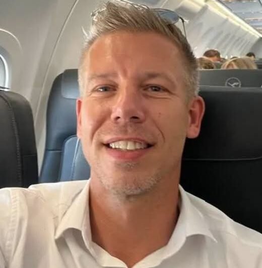 „Magyar Péter megörökítette asszisztensét – az a személy, aki nélkül a munkája elképzelhetetlen! Nézd meg a képet”