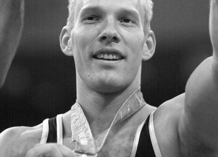 Súlyos betegség után, 4 éve hunyt el Csollány Szilveszter 🕯️ Olimpiai, világ- és Európa-bajnok tornász, szerető férj és édesapa – rá emlékezünk ma!  👇 Részletek a hozzászólásokban! 💬