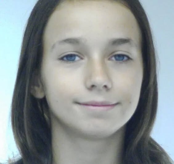 🚨 Sürgős keresés Miskolcon! 😳 Egy fiatal lány, Petra, eltűnt a városból, és jelenleg minden erőforrást mozgósítanak a felkutatására.  💡 A helyi hatóságok és a közösség is mindent megtesz a biztonságos megtalálásáért.  👇 A részletek és hivatalos információk a kommentek között!