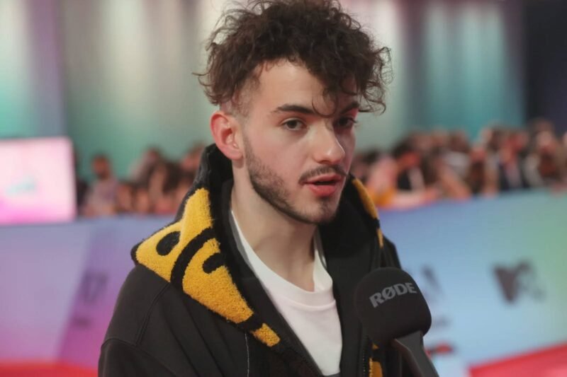 Azahriah felszólalt egy tüntetésen, ahol erős üzeneteket fogalmazott meg a közönség előtt