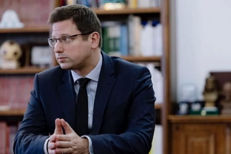 🚨 Váratlan bejelentés: Gulyás Gergelyt műteni kellett – a kormány nyilatkozott az ügyben! 😷👇 👉 Részletek a kommentekben!