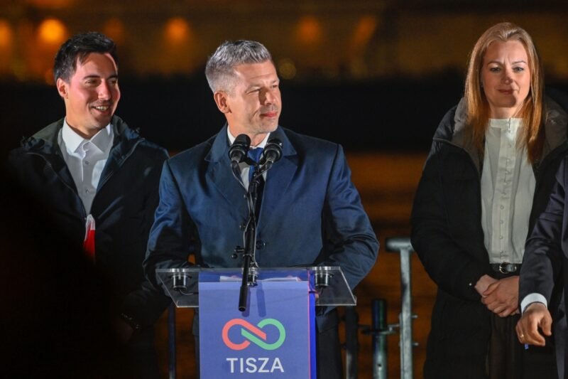 Péter Magyar győzelmi beszéde: valódi ünneplés volt, vagy inkább egy dühös, túlfűtött pillanat? 🤔  Te mit gondolsz: ➡️ Ez egy erős politikai üzenet volt? ➡️ Vagy inkább a feszültség és az érzelmek domináltak? ➡️ Vajon mit üzen ez a jövőre nézve?  Írd meg a véleményed kommentben! 💬